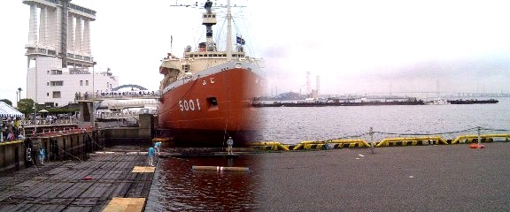 今年は梅雨特有の曇りで時々小雨模様の中、一部中止のイベントはありましたが 「筏師一本乗り大会」「総おどり」「花火大会」は6年連続日本一の貿易港となって 盛大に行われました。 写真左は「筏師一本乗り大会」の会場、右「花火大会」の海上打ち上げ船