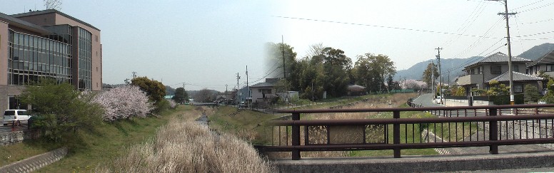 宿場の東を流れる音羽川に建つ音羽支所と文化ホール