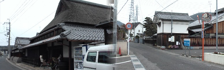 茅葺き屋根の暁酒造さんと付近の町並み。