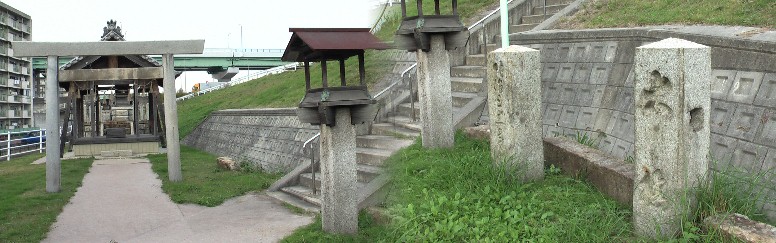 秋葉神社の石碑と常夜灯。第2日目はここで終了します。