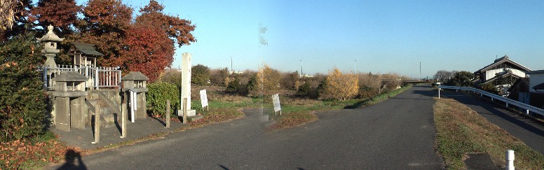 境川左岸堤防道路にある秋葉神社。