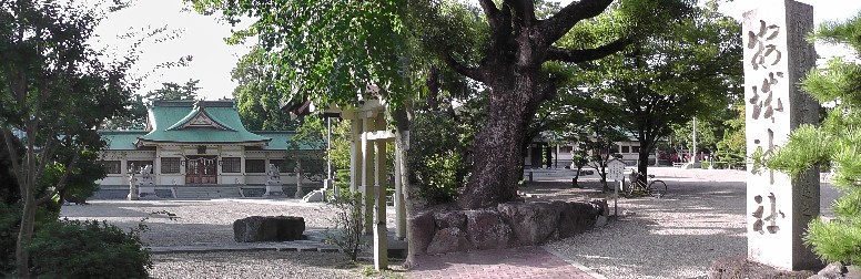 安城神社。大鳥居横の由緒碑文は読めなくなっています。 由緒碑文拡大