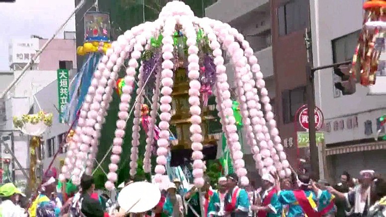 安城七夕神社。リンク:安城神社。 由緒拡大 「願い事短冊お焚き上げ祈願祭」は見事です。 安城市・七夕まつり第1部 第2部 第3部 第4部 第5部