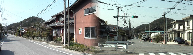 初めての信号交差点から南方面を撮る。この付近の街道沿いに問屋場、本陣、脇本陣が 集まっていました。