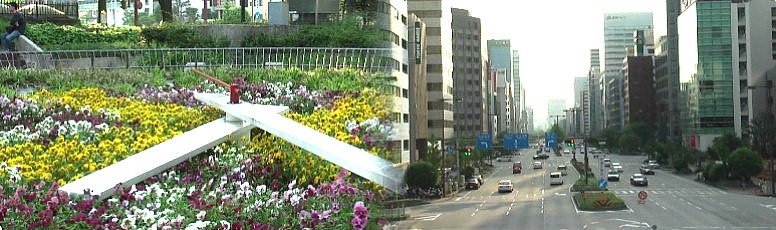 左：テレビ塔北にある日時計。右はセントラルブリッジから桜通りを撮る。