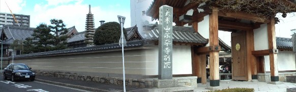 車道駅周辺案内(その3) The Kurumamichi Station circumference guidance (no.3) 永平寺名古屋別院は七堂伽藍の整った大寺院でした。昭和16年唐門と本殿は 東首塚の山門、供養堂に 移され、関