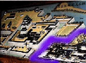 これが当時の名古屋城本丸絵図で豪華絢爛の建物ばかりでした。 紫の太い線の右一帯ばニの丸御殿跡及び庭園です。