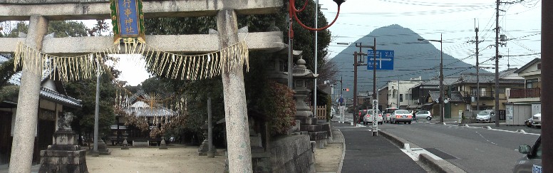 行事神社と背くらべ地蔵前から見る近江富士。