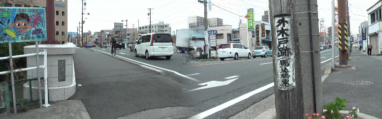 馬込橋東詰めにある。この付近はこのような木柱の標示となっている。