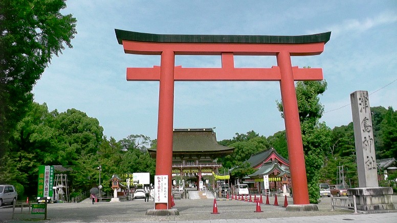 津島神社東楼門。2019.7.28撮影。