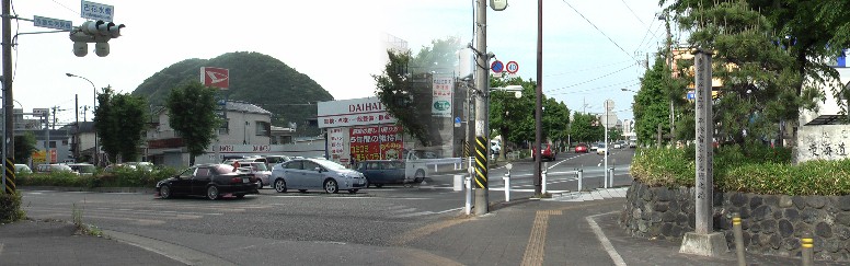京方見附のある古花水橋付近の旧東海道。 京方見附