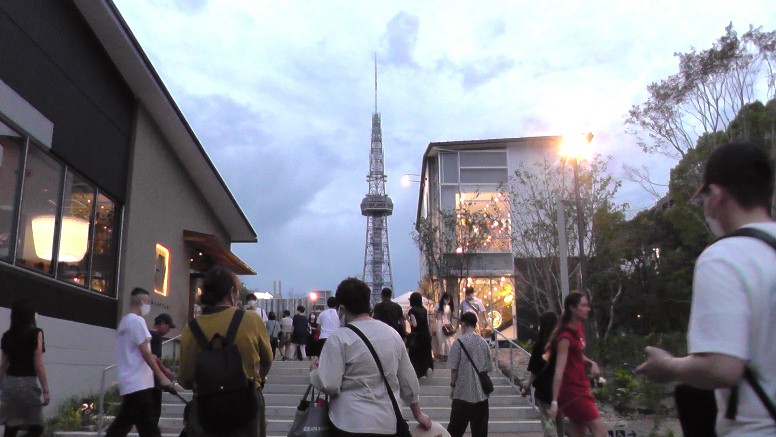 名古屋市（南部） 名古屋市（北部） 名古屋市（東部） 画像をクリックして下さい。 地球 のコラボにより地球をクリックで自由に操作, 愛知のてっぺん豊根村 茶臼山高原スキー場 から～世界のてっぺんエベレストまで 即座に飛んで行けます。南極大陸