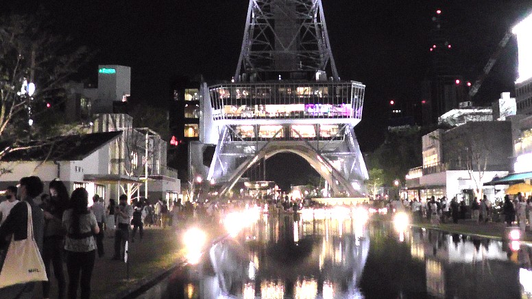 栄駅（東山線、名城線）周辺案内（その１） 名古屋市交通局リンク：栄駅時刻表 市バス時刻表 なごや乗換ナビ 地下鉄所要時間 新しく生まれ変わった久屋大通公園 2022.03.25,撮影。 新しく生まれ変わった久屋大通公園。Hisaya-Odo