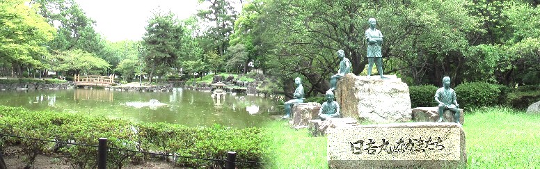 中村公園と園内の日吉丸と仲間たちの銅像。
