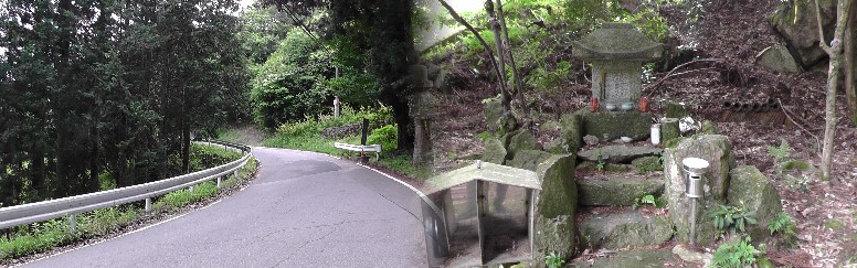 市場地区の街道風景。 祠の場所