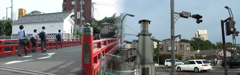 右：鎌倉・江ノ島方面と１号線が交わる大きな交差点に架かる藤沢橋。左は旧東海道の広重画に描かれた遊行寺橋（約１００メートル上流に架かる）。