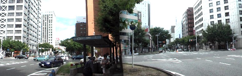 左:東山線伏見駅から東、栄~千種方面を写す。右:駅から西、笹島~中村公園方面を撮る。