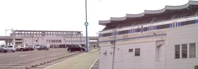 あおなみ線金城ふ頭駅(終点)と発車間際の試運転電車