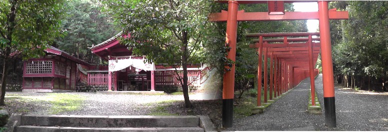 さらに登りますと稲荷神社が鎮座されています。 安国寺恵けい陣所跡/稲荷神社