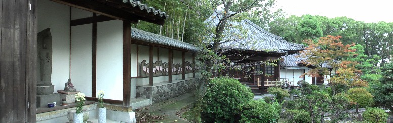 上記石山寺境内のお堂と石仏群。