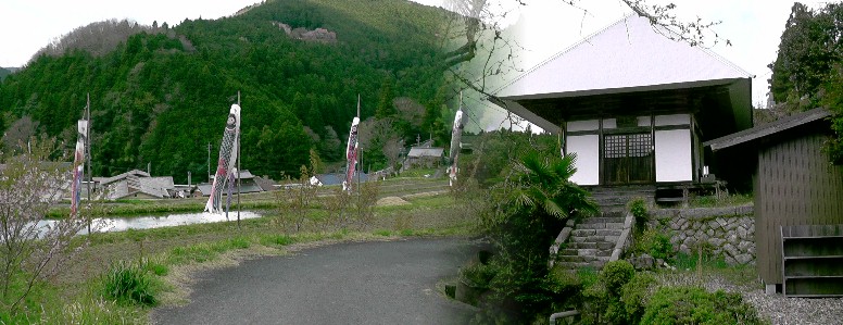 右は慈眼寺。左は付近の鯉幟風景。