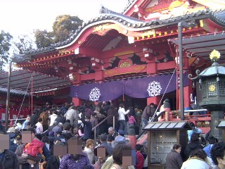 恵方にあたる甚目寺観音・本堂の参拝客平成19年2月3日午後撮影