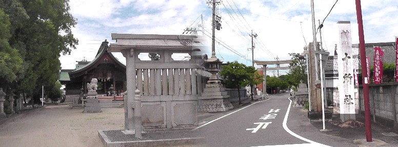 十所社。九之坪城主の梁田氏が建立し,九之坪城の方へ東向きに建てられていましたが,昭和5年 の本殿改築の際に,このように長い参道の南向きに改められました。