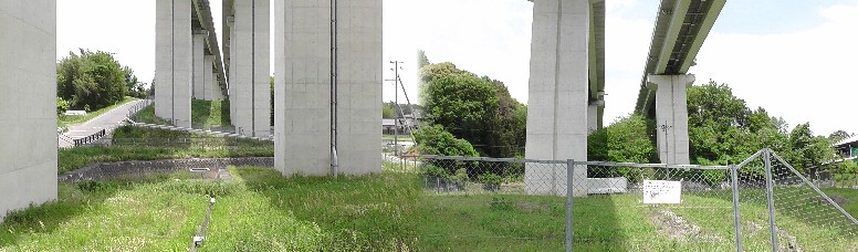 神郷３号墳。東海環状自動車道下付近を捜しましたが遺構、標識などは見当たりませんでした。