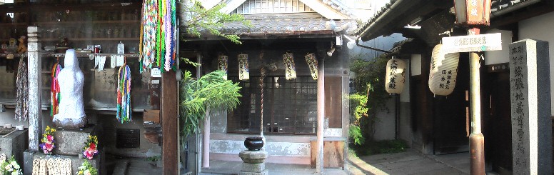 左：紙張り地蔵尊、真っ白い地蔵様、紙２枚１０円です。中：秋葉三尺坊堂。 紙張り地蔵尊