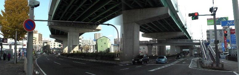 上社駅西には上社ジャンクションがあり、東名高速名古屋インターも近く、 地下鉄東山線（高架）、環状２号線、名二環(旧東名阪)、市道東山通りなど立体交差し、 高架下では昼間でも薄暗い交差点となっています。 動画：上社ジャンクション