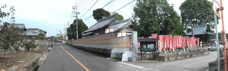 旧道に沿う観音寺。