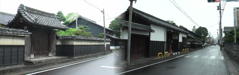宿場の面影残す街道風景。