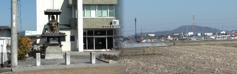 広重画検証：北脇縄手付近から見る風景が良く似ています。 左、柏木公民館前の名物干瓢つくりの一家人形劇のミニ舞台。 人形劇が誰でもご覧になれます