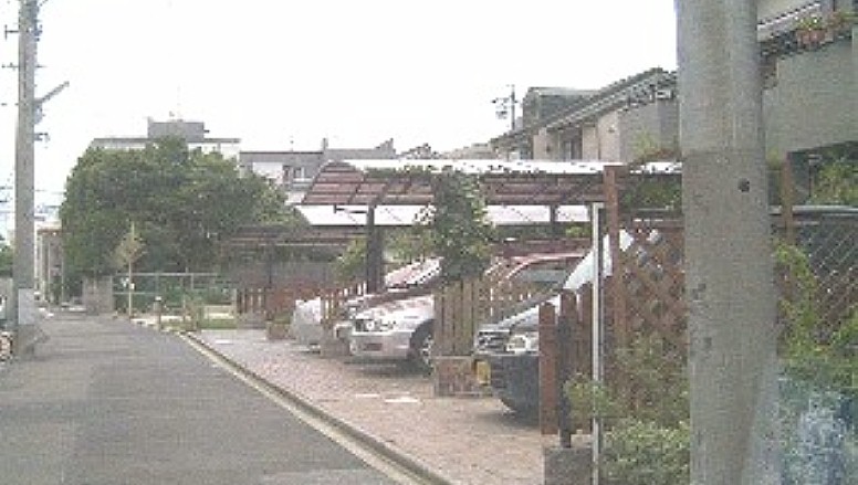 片岡源五右衛門出生地。駅西南約1.6キロ東区芳野1丁目にあります。 「赤穂義士の一人片岡源五右衛門は寛文7年(1667)尾張藩士熊井重次郎の次男としてこの地 に生まれた。8歳の時 叔父の赤穂藩士片岡六右衛門の養子となり後に浅野長矩に仕えた」