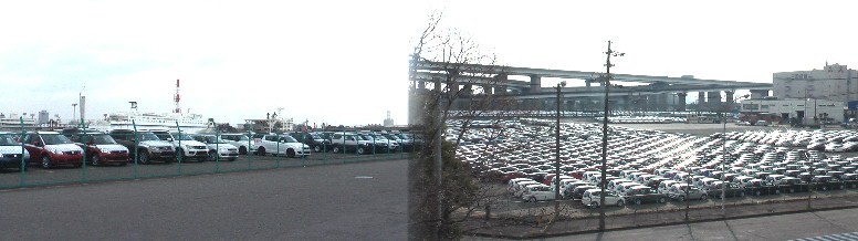 金城西橋から船積みを待つ軽自動車・小型車群を撮る。