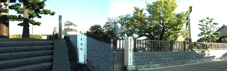 桑名一里塚跡を指す標識は見当たりませんがこの場所でほぼ間違いないと思います。