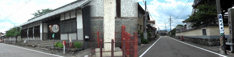 まもなく右折すると蓮生寺、馬渕家長屋門と続きます。馬渕家長屋門前には「明治天皇小休止所」の 記念碑（中）があります。