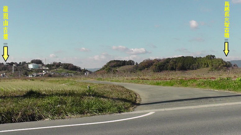 県道８１号線から両古墳を撮る。