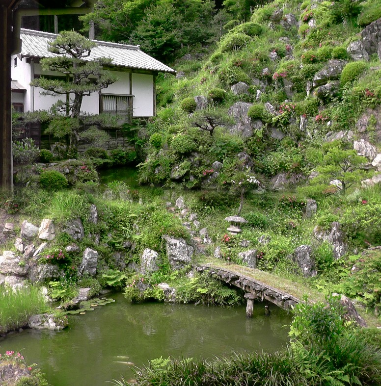 満光寺庭園（愛知県指定文化財）。上下２段写真となっていますが横に展開します。