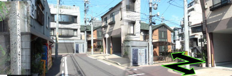 善光寺街道：桝形道路（黒矢印）。東区相生町。左端の碑文拡大