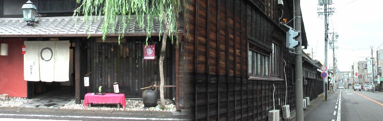 本町付近の街並み。右は犬山駅東方面を撮る