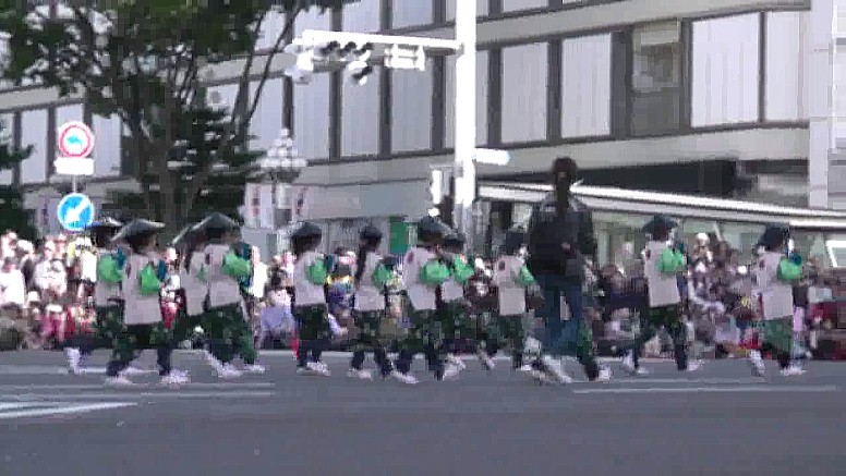 名古屋まつりスタート地点の市役所前。 栄交差点に揃った山車群。 ロスアンゼル市は名古屋市と姉妹友好都市です。 郷土英傑行列の先頭を行く少年鼓笛隊。 織田信長公。 豊臣秀吉公。 徳川家康公。