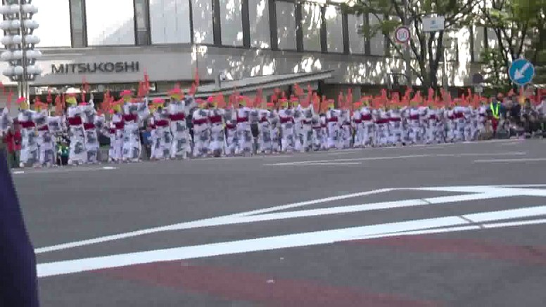 名古屋まつりスタート地点の市役所前。 栄交差点に揃った山車群。 ロスアンゼル市は名古屋市と姉妹友好都市です。 郷土英傑行列の先頭を行く少年鼓笛隊。 織田信長公。 豊臣秀吉公。 徳川家康公。