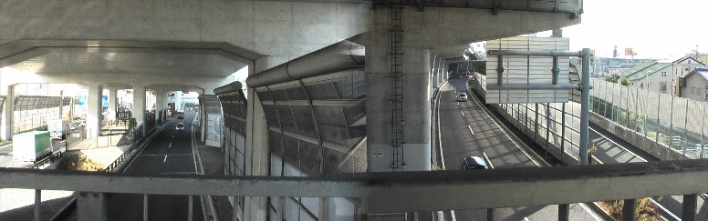 上社ジャンクションの南の歩道橋から見る名二環。