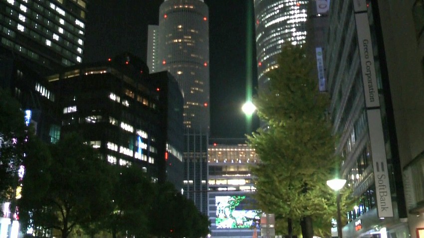 現在、名古屋駅のJRセントラルタワーズ(245メートル)がギネスに登録されている「世界一 背の高い駅ビル」JR名古屋駅。 「世界一背の高い駅ビル」JR名古屋駅 この年末恒例のタワーズライツは駅前工事中のため中止となっています。