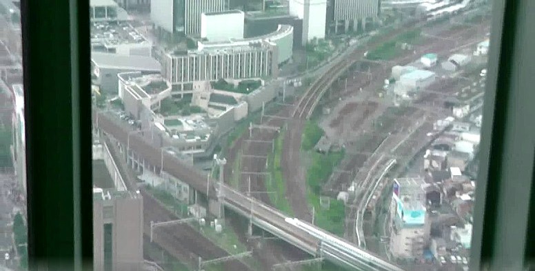 スカイプロムナードから名古屋駅前を撮る５。ジオラマのようです。