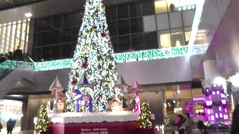 地下鉄名古屋駅周辺案内(その1) 地下鉄名古屋駅 名古屋市交通局リンク: 地下鉄名古屋駅時刻表 市バス時刻表 なごや乗換ナビ 地下鉄所要時間 あおなみ線 jr名古屋駅前・夜景 2019.12.23日撮影。 名古屋ルーセントタワー。 JRゲー