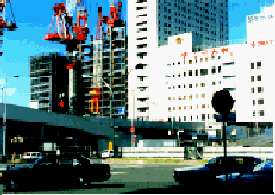 旧駅を壊し（下の写真）鉄骨の組み立てが始まったセントラルタワーズ、