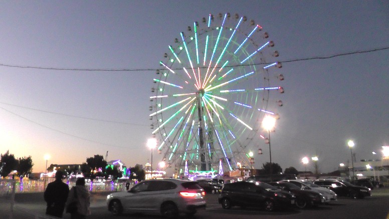 薄暮の名古屋港。2020.12.09撮影。 薄暮の水族館前。 名古屋港シートレインランド。入場無料。2020.12.09撮影。 名古屋港シートレインランドの夜景。 第１部 第２部 第３部