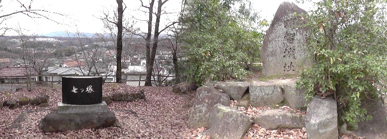 花フエスタ記念公園（右）及び公園内に開設の「ぎふ可児 大河ドラマ館」 その時歴史が動いた 明智光秀の真実～心優しき武将～ 花フエスタ記念公園（世界最大級のバラ園）。シーズンオフのため園内の掲寺板を撮影。 天龍寺。 天龍寺山門と境内の明智氏歴